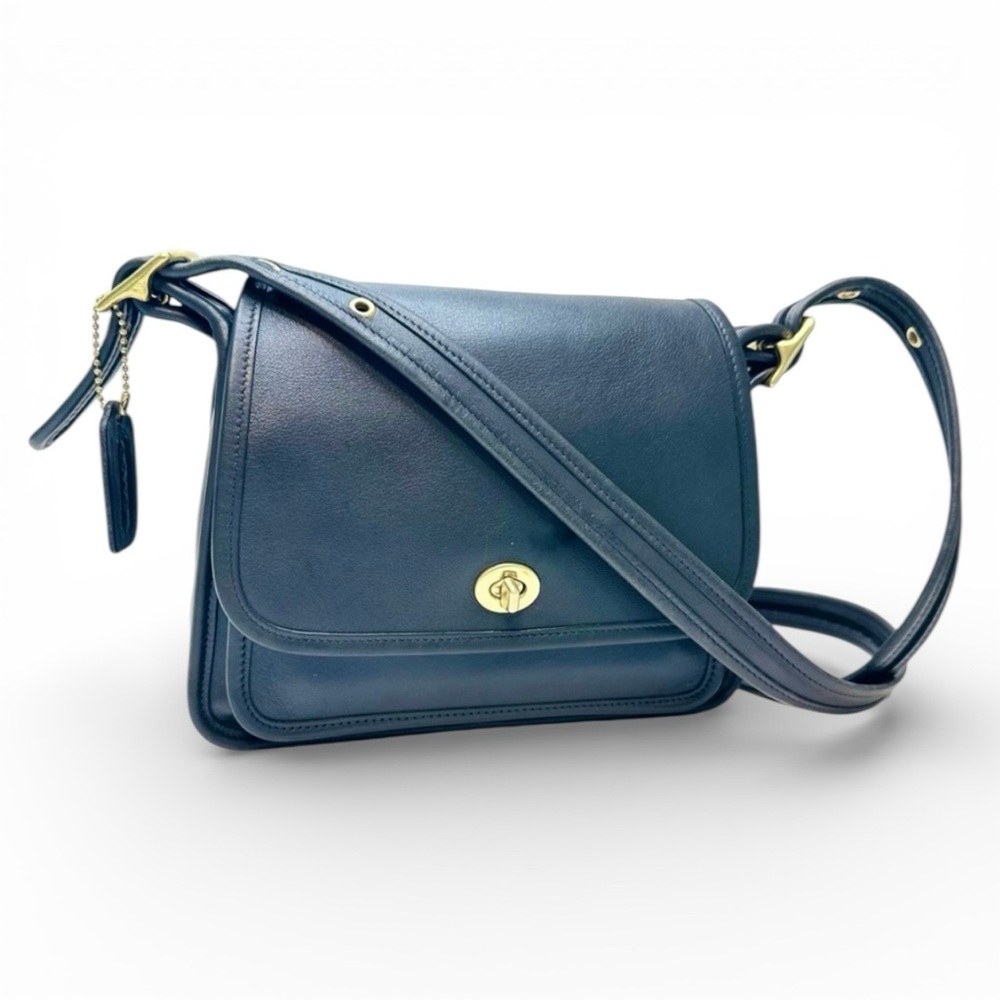 ✅Sold✅ Vintage Costa Rica Coach Rambler Legacy Navy Leather Crossbody - Picture 3 of 15